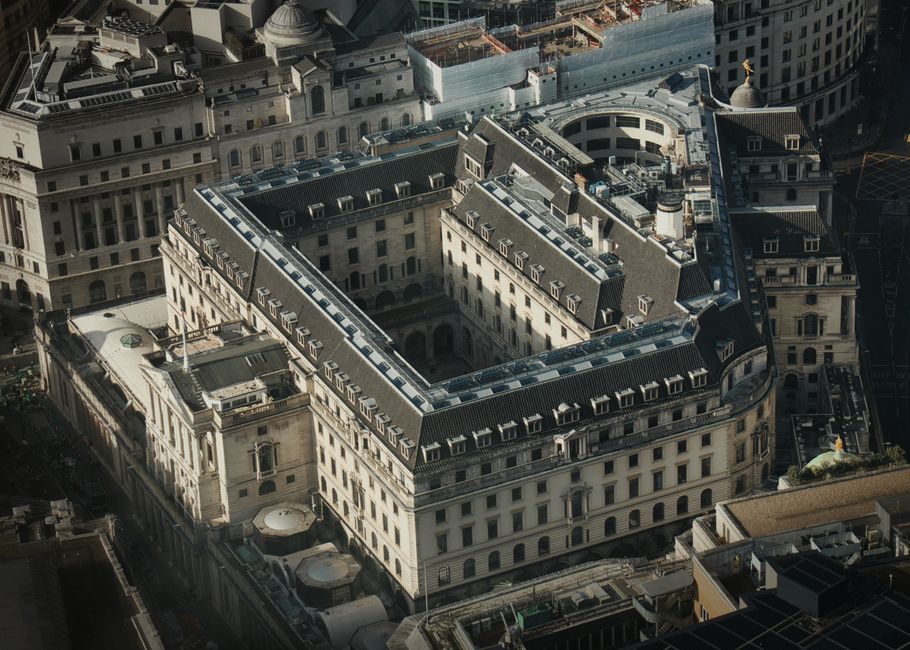 Bank of England Holds Rates Steady but Warns of Higher Inflation