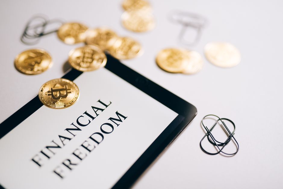 DeFi Explained: What Traditional Investors Should Know About Decentralized Finance