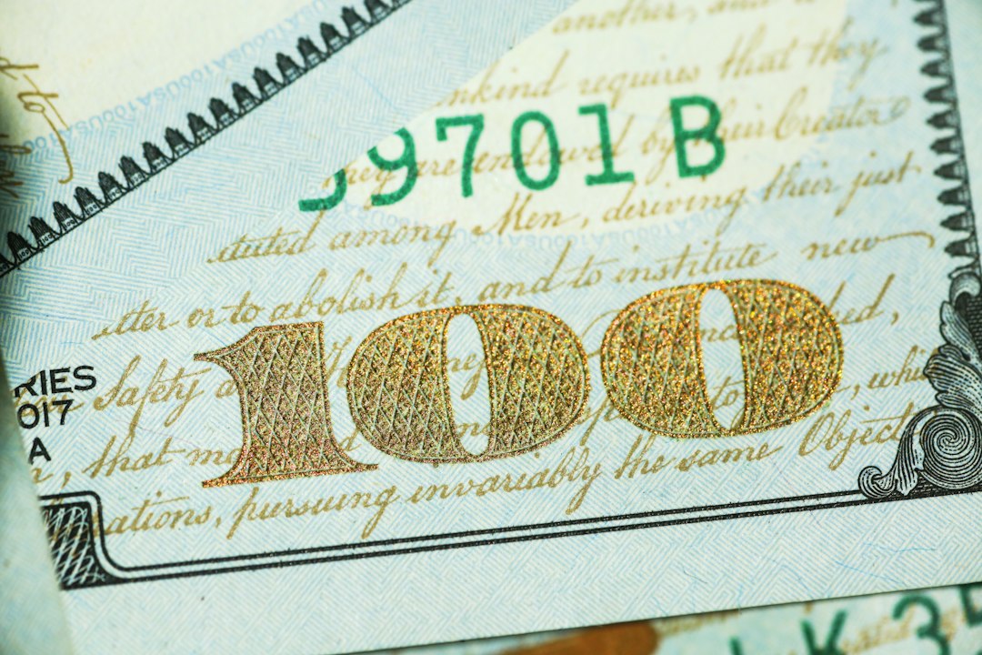 احتمالات رفع الفيدرالي للفائدة 70% قبل انتخابات الكونجرس: تداعيات حادة على أسواق الخليج وأوبك بلس والعملات المربوطة