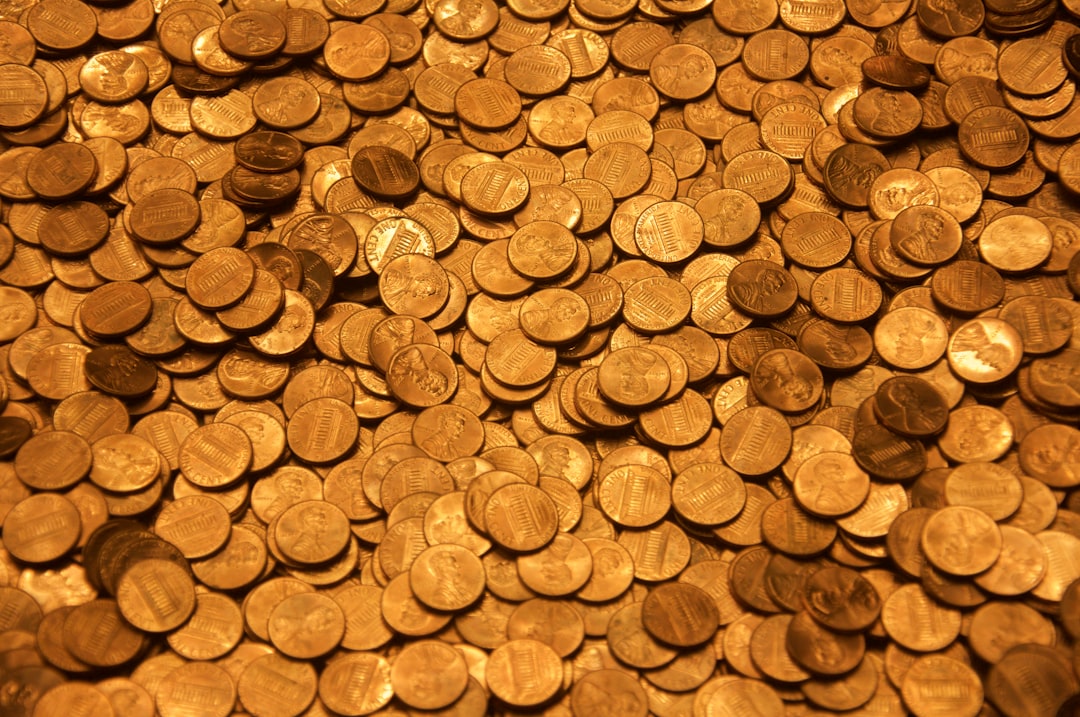 Gold Extends Decline as Warsh Speech Raises Fed Rate-Hike Bets