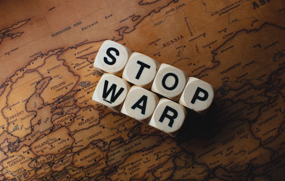 How Geopolitical Conflicts Move Oil Prices: A Guide for Investors