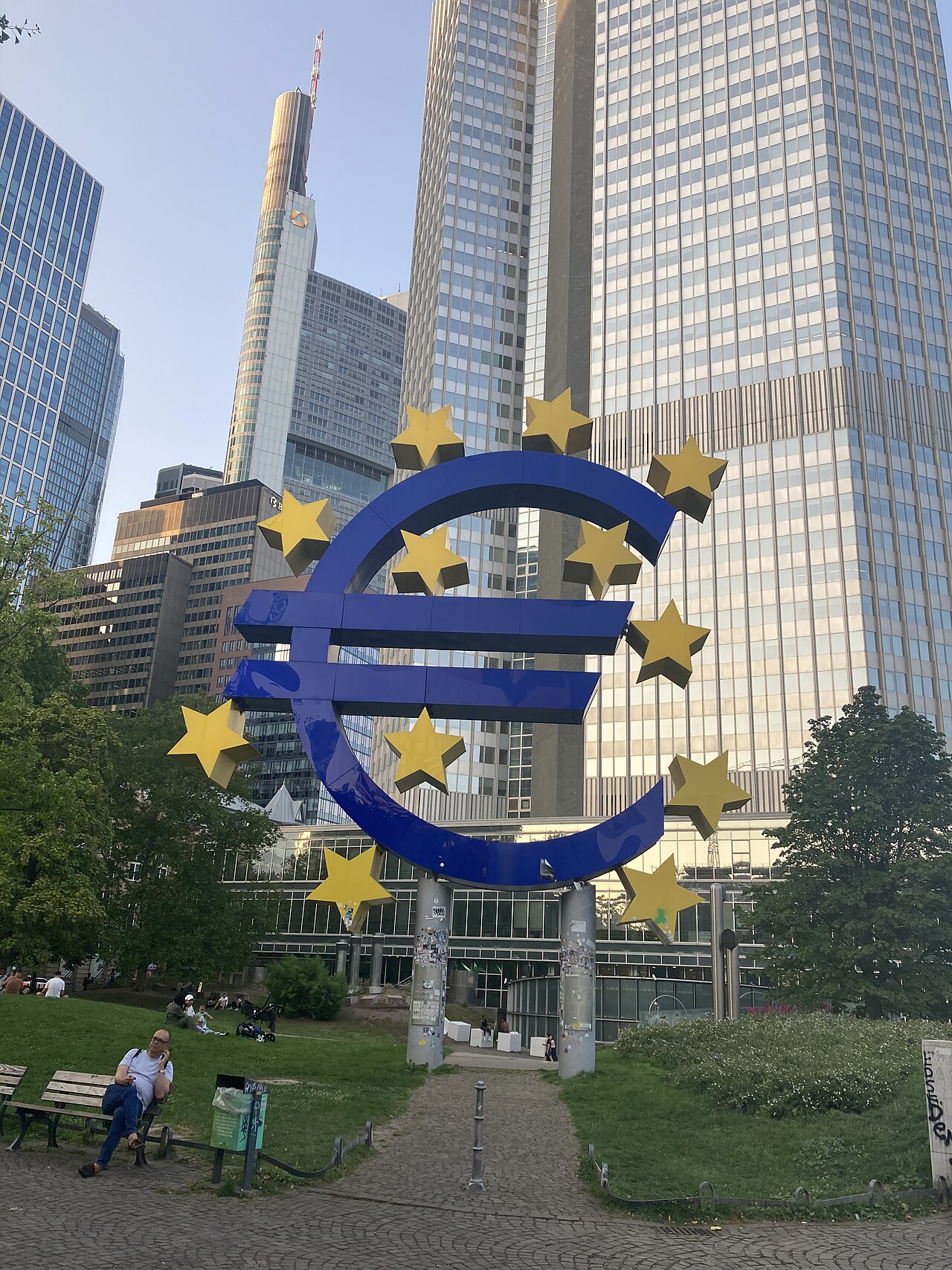 Philip R. Lane: The rise in defence spending and the euro area economy
