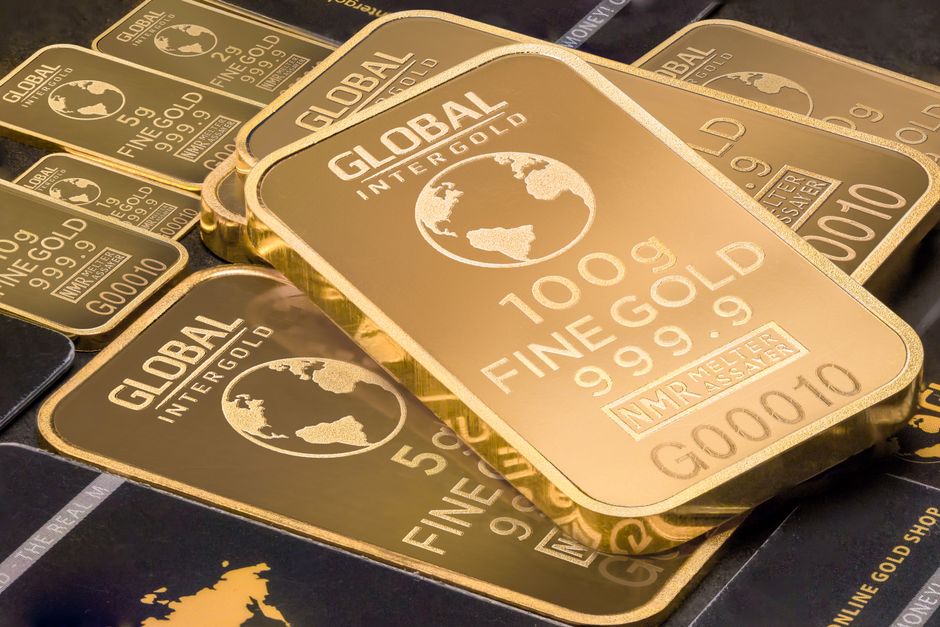 Safe-Haven Demand Propels Gold Near $4,460 Amid Yield Pullbacks and FOMC Anticipation