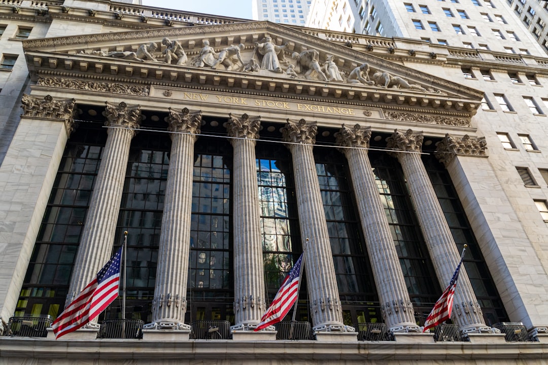 S&P 500 Ends Week Flat as Strong Jobs Growth Fuels Fed-Hike Bets