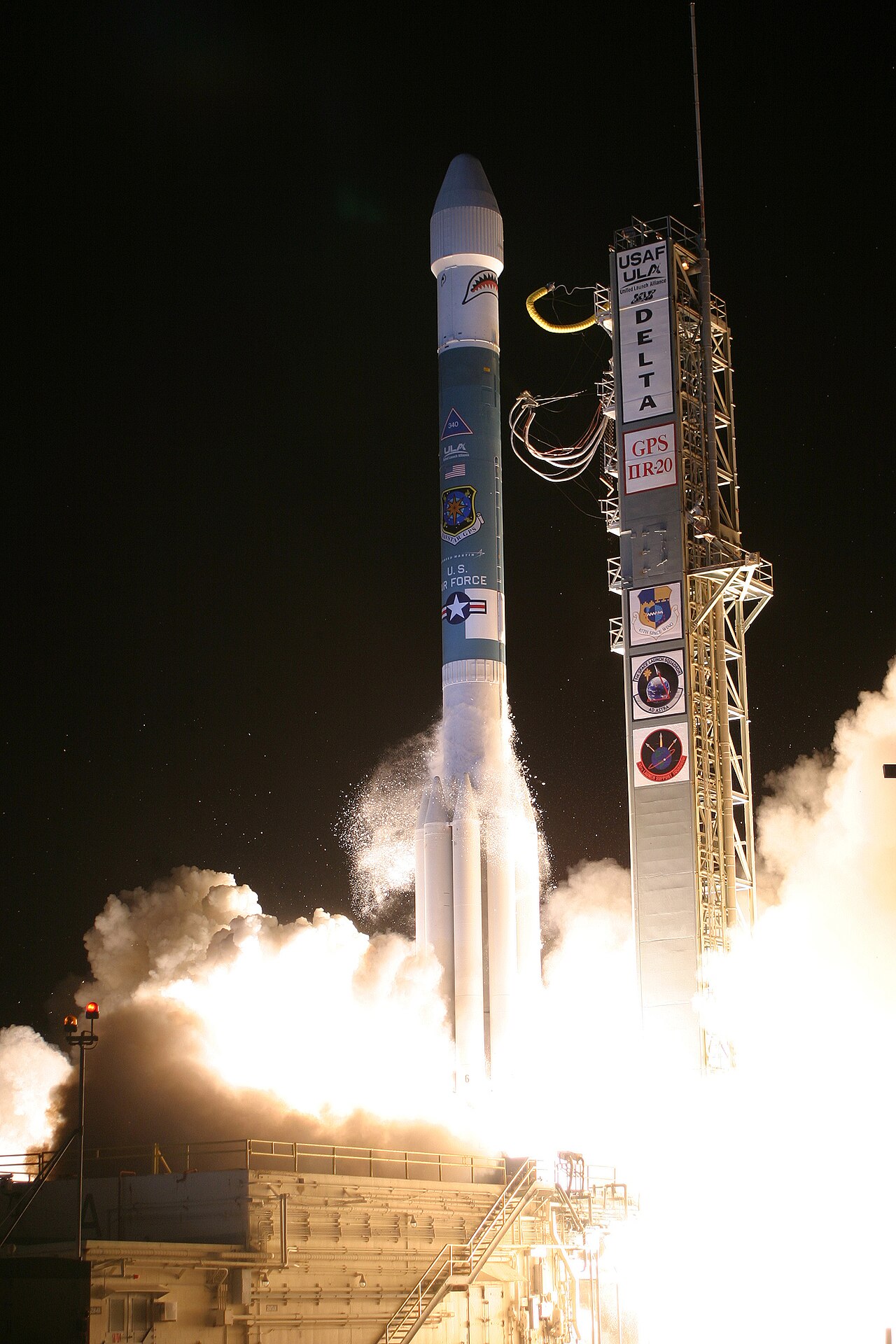 スターリンク ウクライナ制限で露見 衛星通信依存の防衛リスク 投資家が注視