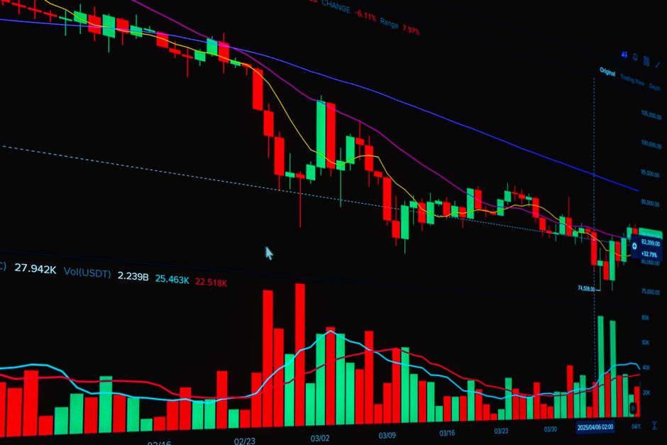 Tech Stocks Tumble After AI Leaders Call for Industry to Slow Down