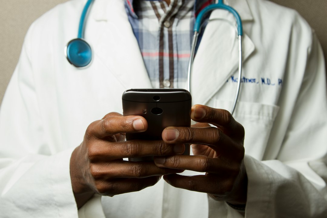 Une entreprise de dossiers médicaux utilise l'IA pour révéler des failles menaçant la confidentialité des patients